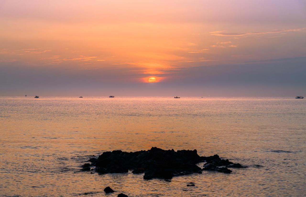 Hotel Mer Bleue Jeju Buitenkant foto